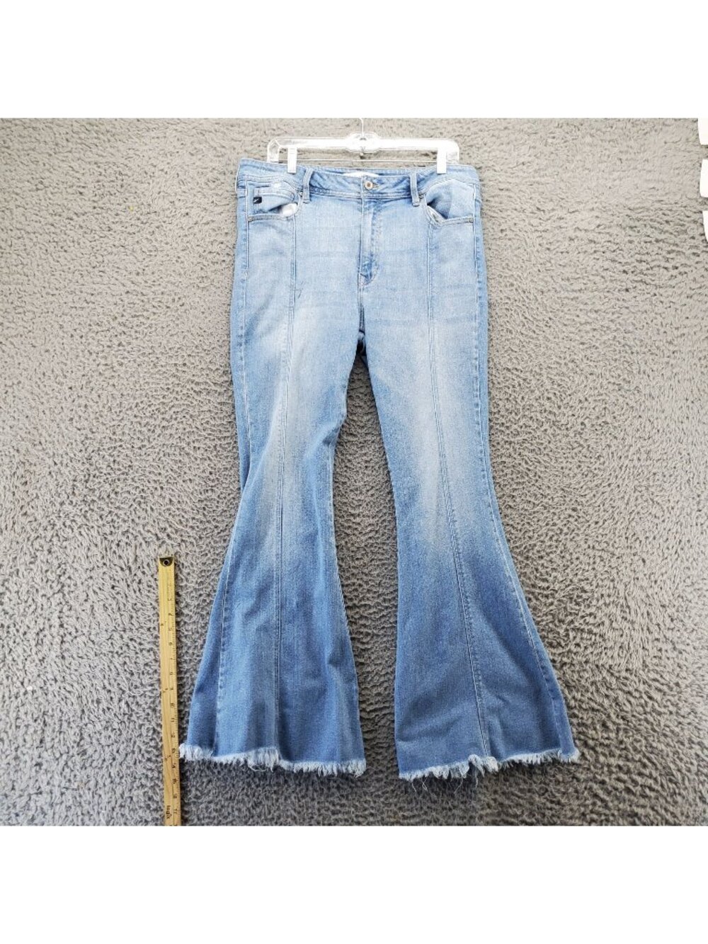 KanCan Jeans Womens Size 31 Light Blue Frayed Hem Flared Stretch Denim *Read*